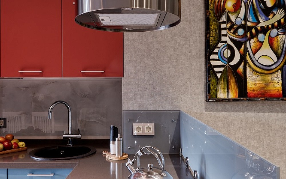 Кухня с барной стойкой