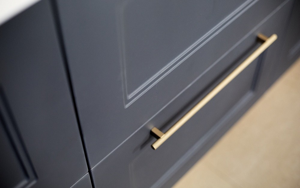 Кухня в английском стиле под потолок