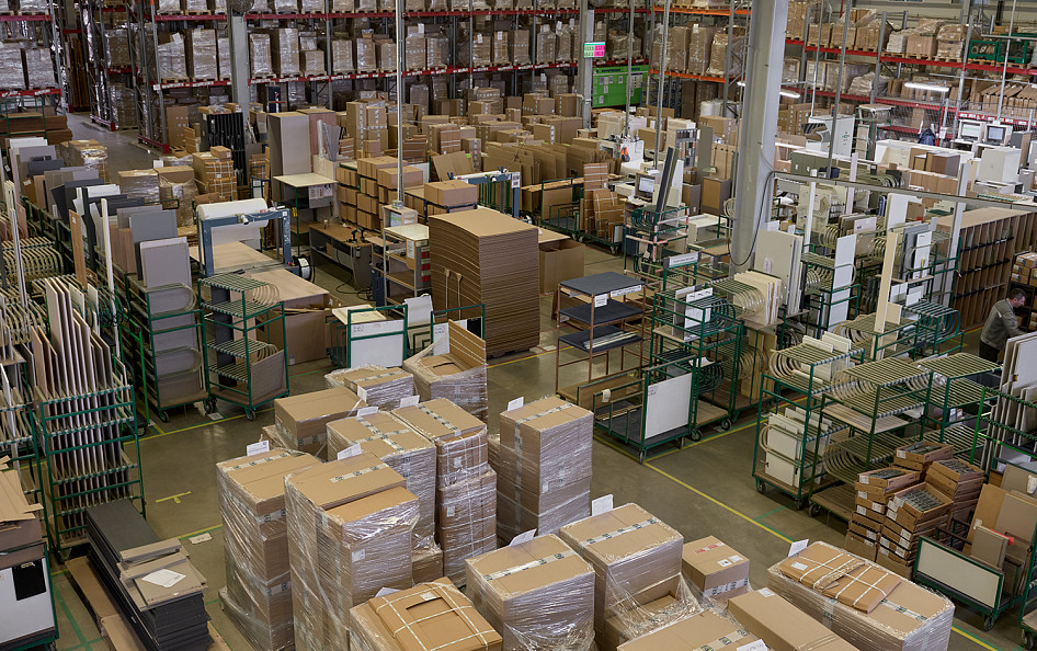 Цех финальной сборки и упаковки корпусов в пятислойный гофрокартон для максимальной защиты мебели во время транспортировки. 