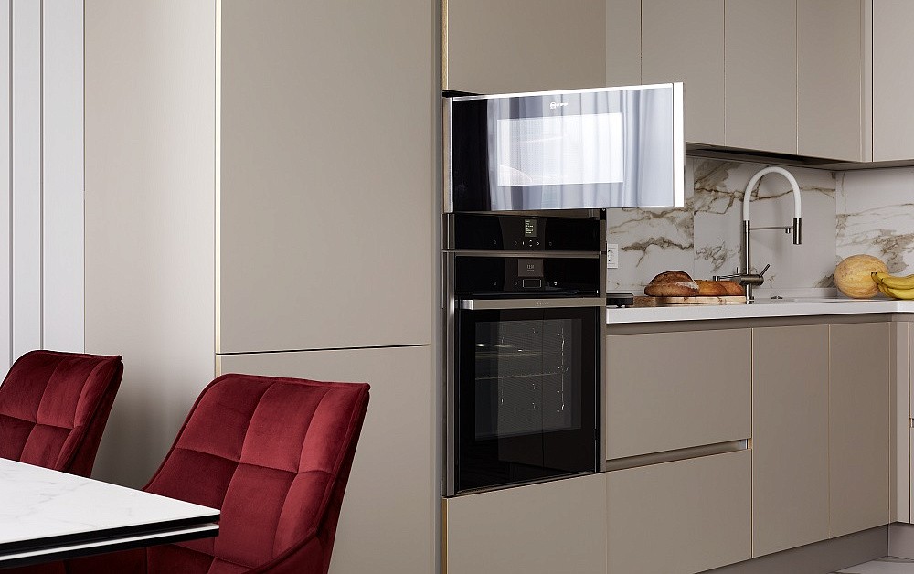 Эргономичная кухня Ханна Стил с цилиндрической вытяжкой