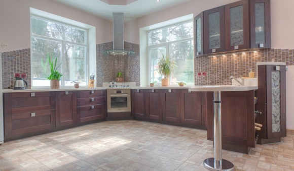 Коричневая кухня в Санкт-Петербурге