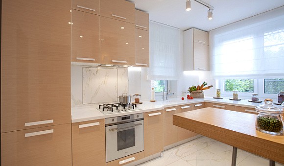 Бежевая кухня в Санкт-Петербурге