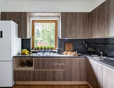 Коричневая кухня в Мурманске