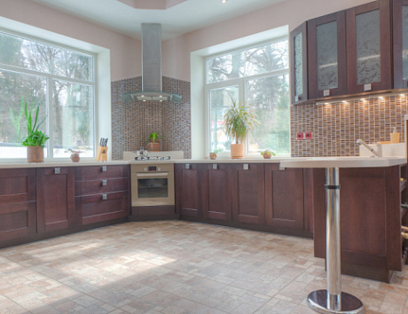 Коричневая кухня в Мурманске