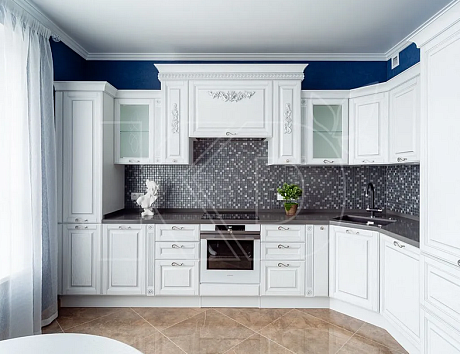 Угловые белые кухни