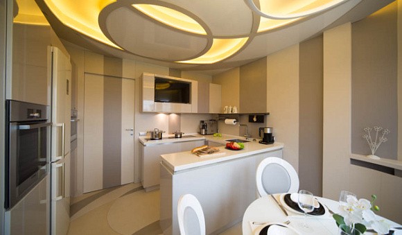 Светлая кухня в Санкт-Петербурге