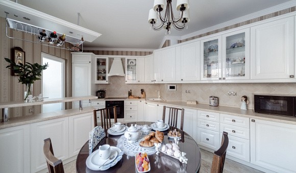 Кухни до потолка – современные модные тенденции