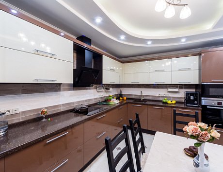 Коричневая кухня в Новосибирске