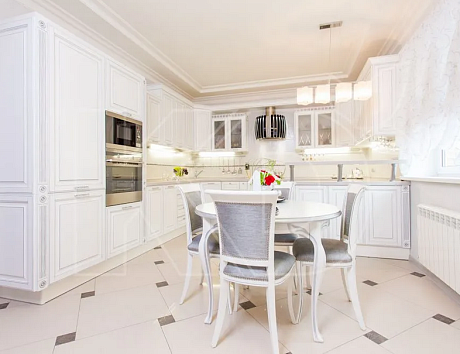 Производство кухонь из массива дуба