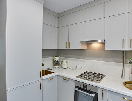 Светлая кухня в Санкт-Петербурге