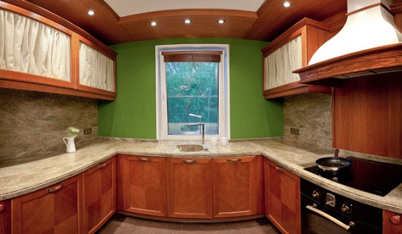 Коричневая кухня в Новосибирске