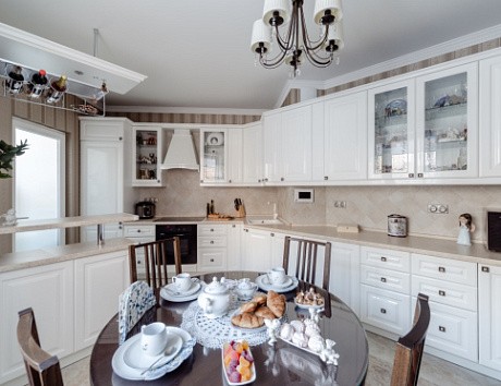 Кухня в классическом и неоклассическом стиле