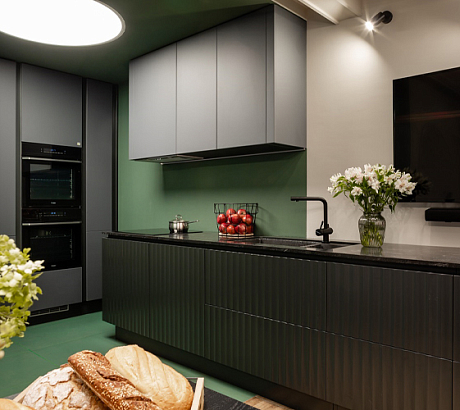 Графитовая кухня для ТВ-проекта «Дачный Ответ»